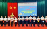 Tặng 100 phần quà trung thu cho con cán bộ, chiến sĩ Hải quân
