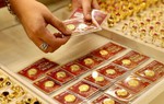 Giá vàng nhẫn, vàng thế giới đồng loạt lập đỉnh mới