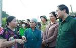 Chủ tịch Hội LHPN Việt Nam Hà Thị Nga thăm hỏi người dân vùng lũ tại Lào Cai