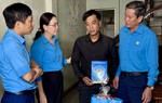 Tổng LĐLĐ Việt Nam trao 6 tỉ đồng hỗ trợ công đoàn viên bị ảnh hưởng do mưa lũ