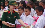 Quảng Trị: Học sinh có hoàn cảnh khó khăn nhận quà trước thềm năm học mới