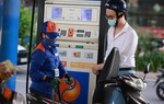 Tiếp tục thực hiện các giải pháp bảo đảm cung ứng xăng dầu cho sản xuất, kinh doanh và tiêu dùng