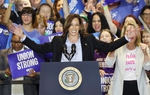 Bầu cử Mỹ 2024: Sự ủng hộ của các cử tri nữ có giúp bà Kamala Harris giành chiến thắng?