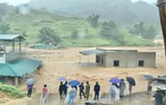 Yên Bái: Nhiều nhà dân bị ngập tới nóc, hàng loạt khu vực sạt lở nghiêm trọng 