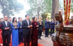 Chủ tịch nước cùng đại biểu kiều bào dâng hương tại Hoàng thành Thăng Long