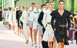 Chanel Xuân Hè 2025: Thanh lịch, táo bạo và tự do