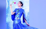Bức họa mùa Xuân trên tà áo