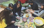 Cùng con gìn giữ giá trị Tết cổ truyển