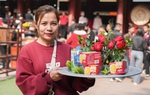 Hàng vạn người chiêm bái, dâng hương tại đền thờ Tản Viên Sơn Thánh trong ngày đầu Xuân