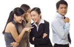 Cặp đôi khốn đốn vì "hội tò mò" ở công sở 