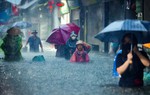 Hà Nội “chìm trong biển nước”, Sở Xây dựng gửi lời xin lỗi đến người dân