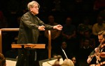 "Huyền thoại chỉ huy" Antonio Pappano cùng Dàn nhạc London biểu diễn Quốc ca Việt Nam
