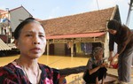 Tình người trong bão lũ: Liều thuốc tinh thần của người dân Đa Hội
