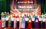 Vùng 2 Hải quân trao giải cuộc thi ảnh "Áo dài bên cánh sóng" và đồng diễn áo dài