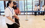 Nhiều bạn trẻ "Trải nghiệm bóng tối" cùng người khiếm thị