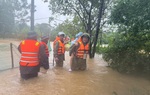 Công an TP Huế tập trung 100% lực lượng hỗ trợ người dân ứng phó mưa lũ