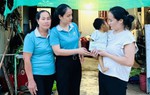 Trung thu ấm áp từ tấm lòng sẻ chia của cán bộ Hội