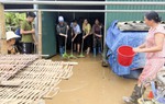 Phụ nữ Cao Bằng tích cực cùng các lực lượng hỗ trợ người dân ứng phó với mưa lũ