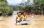 Phó Thủ tướng Trần Hồng Hà thăm hỏi người dân, chỉ đạo khắc phục hậu quả mưa lũ tại tỉnh Cao Bằng