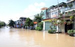 Lạng Sơn: Lật xuồng cứu hộ tại xã Hữu Lũng, 7 cán bộ được cứu an toàn