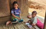 Y tế thôn bản góp phần đẩy lùi tình trạng sinh con tại nhà 
