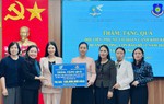 Phó Chủ tịch Thường trực Hội LHPN Việt Nam thăm, tặng quà phụ nữ Nghệ An bị ảnh hưởng bởi bão lũ