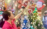 TPHCM: Không khí Noel đến sớm, thị trường đồ trang trí vắng khách