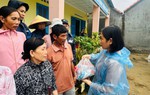 Ủy ban MTTQ Việt Nam tỉnh Khánh Hòa kịp thời hỗ trợ nhu yếu phẩm cho người dân vùng lũ