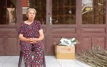 Hết lòng cưu mang "con nuôi", người phụ nữ U70 cuối đời phải đi hầu kiện