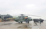 Trực thăng Mi-17 cất cánh bay vào vùng lũ Đắk Lắk để cứu trợ nhân dân