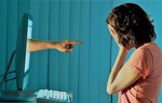Bạo lực trực tuyến "leo thang": Gia tăng mức độ tổn thương cho phụ nữ