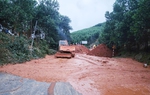 Nhiều tuyến quốc lộ bị ngập sâu, sạt lở đường do mưa lũ tại miền Trung