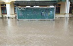Hơn 47.000 học sinh ở Quảng Trị, Hà Tĩnh nghỉ học do lũ