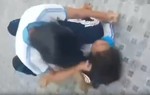 Lại xuất hiện thêm clip nữ sinh đánh nhau trong nhà vệ sinh tại TPHCM