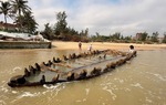 Đà Nẵng: Sau bão số 13 xuất hiện tàu cổ dạt ở bờ biển Hội An