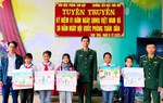 Xúc động hình ảnh chú bộ đội trong trái tim trẻ thơ miền biên viễn