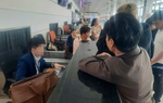 Bị hủy chuyến bay không rõ lý do, hành khách thất vọng với phương án hỗ trợ