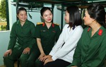 "Bóng hồng" ngày đầu trong quân ngũ 