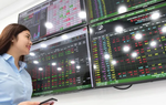 VN-Index chính thức vượt 1.300 điểm sau 8 tháng