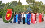 Hội LHPN Việt Nam dâng hương tại Nghĩa trang Liệt sĩ TPHCM