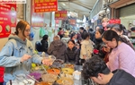 Hàng quán ở Hà Nội nườm nượp khách trong ngày đầu tiên đi làm sau Tết