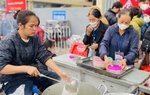 Người phụ nữ hơn 8 năm bền bỉ nấu cơm miễn phí cho bệnh nhân nghèo