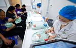 Cấp bách giải "bài toán" tăng mức sinh