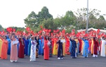 Tây Ninh: 1.000 hội viên, phụ nữ đồng diễn và diễu hành trong trang phục áo dài