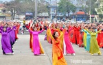 1.200 phụ nữ Tuyên Quang tham gia đồng diễn áo dài, giao lưu dân vũ