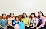 Hội LHPN tỉnh Bắc Ninh thăm hỏi, động viên bé gái bị dùng dao khống chế, đưa lên mái nhà