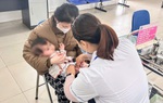 Hà Nội gấp rút hoàn thành chiến dịch tiêm vaccine phòng, chống dịch sởi