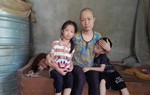 Người mẹ bị ung thư mong được sống vì không muốn 2 con nhỏ lặp lại nỗi đau mồ côi giống mình