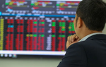 VN-Index giảm mạnh, về sát mốc 1.300 điểm