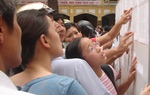Con chưa kết thúc năm học, phụ huynh đã tất bật với cuộc đua vào lớp 6 các trường "hot"